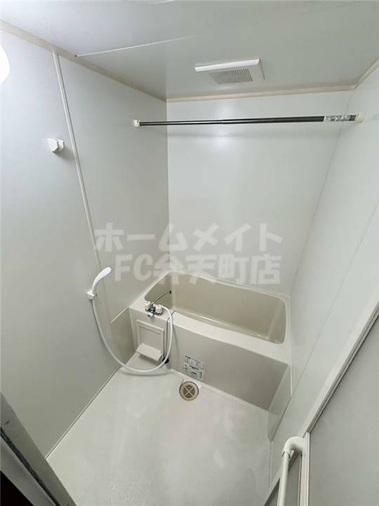 バス・シャワールーム　落ち着いた空間のお風呂です