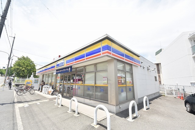 コンビニ　ミニストップ　吹田佐井寺1丁目（コンビニ）まで689m