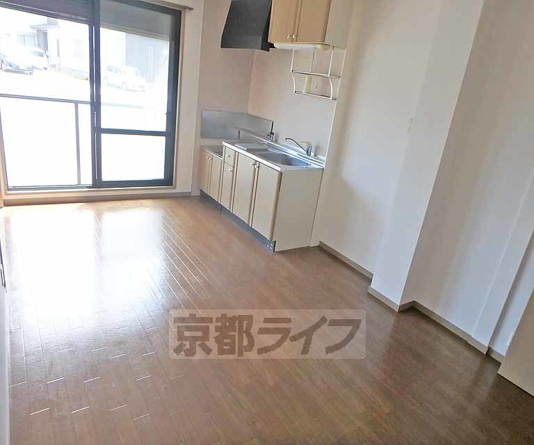 居室・リビング　南向きのベランダに面した明るいリビングです