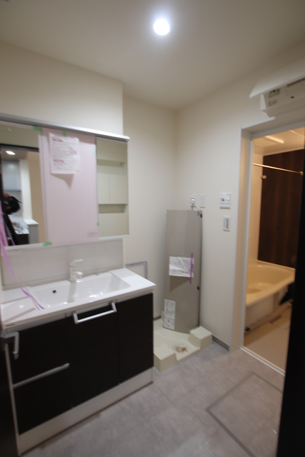 洗面設備　シャワー付洗面台です♪※施工中です。