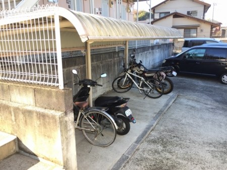 その他共有部分　屋根付きの駐輪場です。