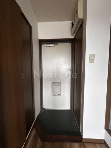 玄関　スチューデントマンション C-8