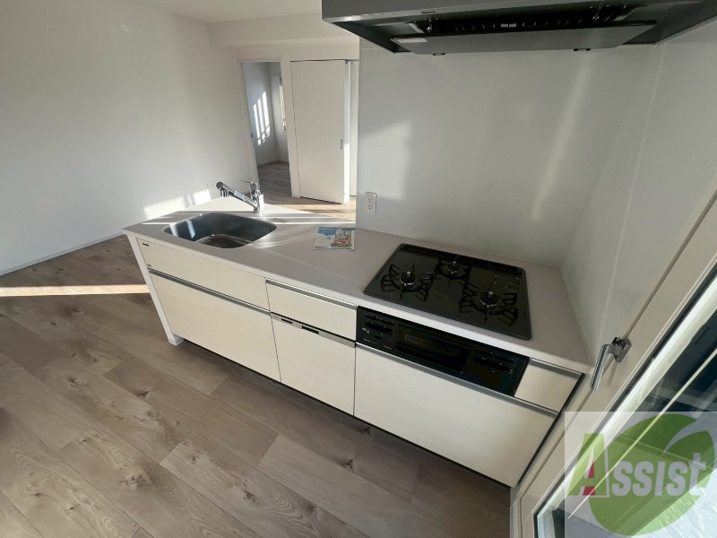 キッチン　３口システムキッチンなので、すぐお料理に使えます！