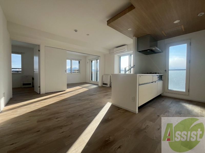 居室・リビング　広くてキレイなお部屋が広がっていて、充実した生活が送れそう。