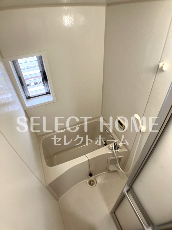 バス・シャワールーム　コンパクトで使いやすいお風呂です