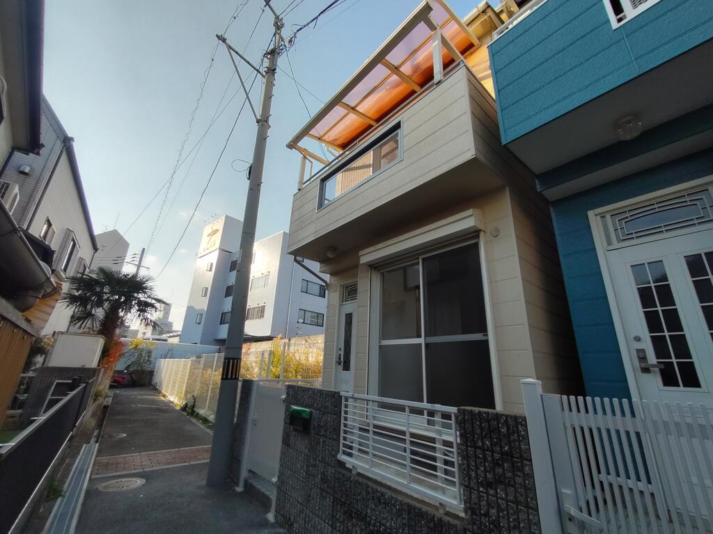 建物外観　３階建