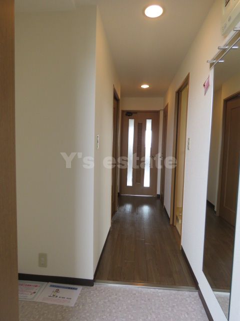 玄関　この画像の反転タイプです。