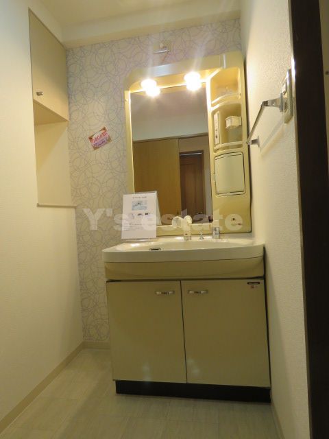 洗面設備　この画像の反転タイプです。