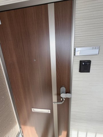セキュリティ　入口ドアにはオートドアロック（スマホ対応可）が付いています