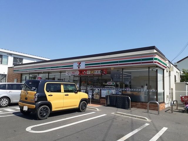 コンビニ　セブンイレブン岡山新保店（コンビニ）まで300m