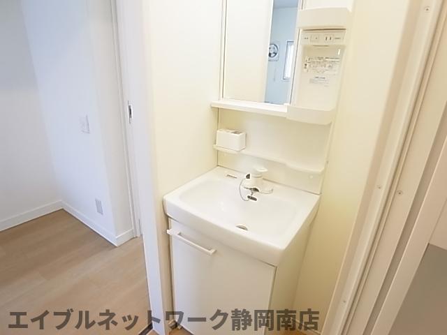 洗面設備　スペースが確保できる洗面所です