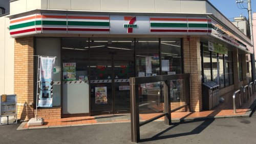 コンビニ　セブンイレブン 横浜井土ヶ谷下町店（コンビニ）まで689m