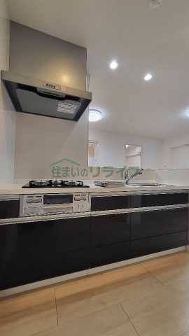 キッチン　別部屋参考写真となります。