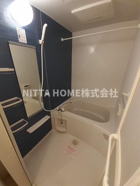 バス・シャワールーム　清潔感のあるバスルームです●