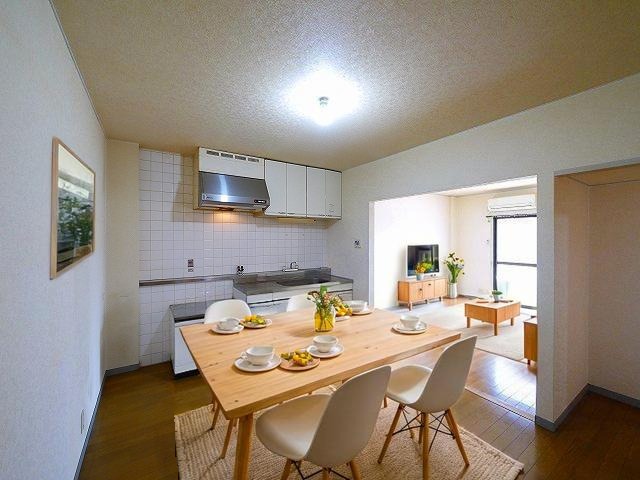 居室・リビング　CGで家具等を配置したもので家具等は含まれません