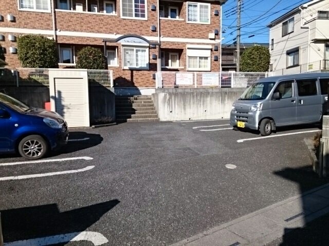 駐車場　駐車場があるので、車を買う予定の方も安心です