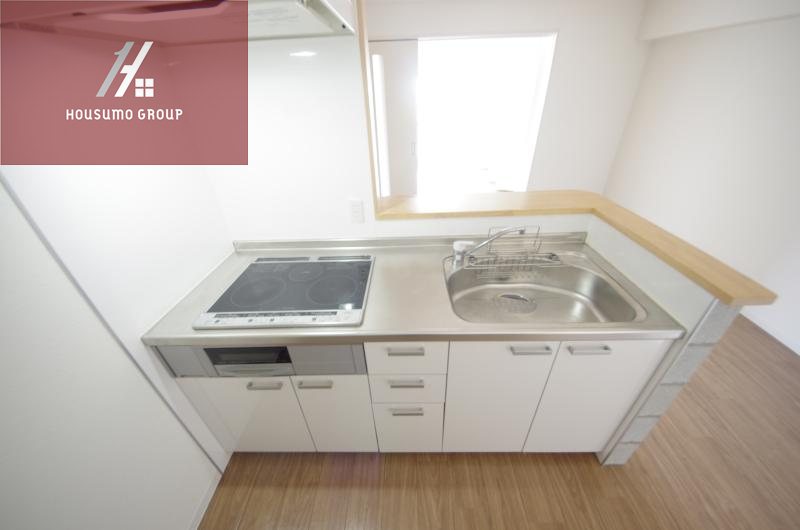 キッチン　広くて明るい寝室