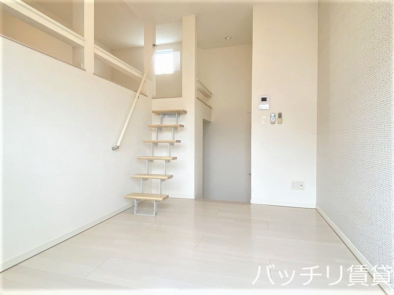 居室・リビング　同型タイプの為、現状を優先致します。