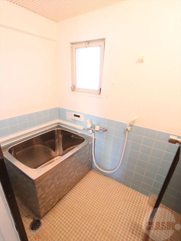 バス・シャワールーム　窓もあり換気バッチリ