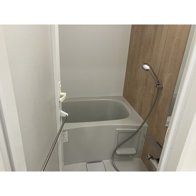 バス・シャワールーム　コンパクトで使いやすいお風呂です