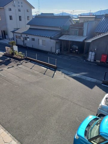 駐車場　駐車場があるので、車を買う予定の方も安心です