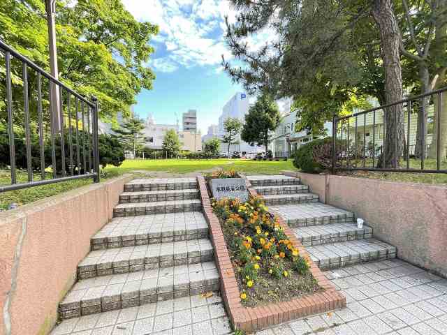 公園　本町児童公園（公園）まで166m