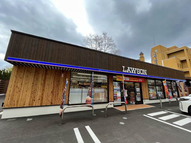 コンビニ　ローソン（コンビニ）まで830m