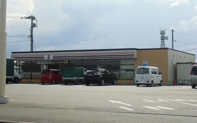 コンビニ　セブンイレブン（コンビニ）まで550m