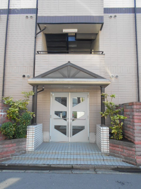 エントランス　エントランスを入ると内廊下になっています