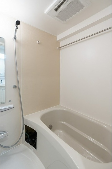 バス・シャワールーム　コンパクトで使いやすいお風呂です