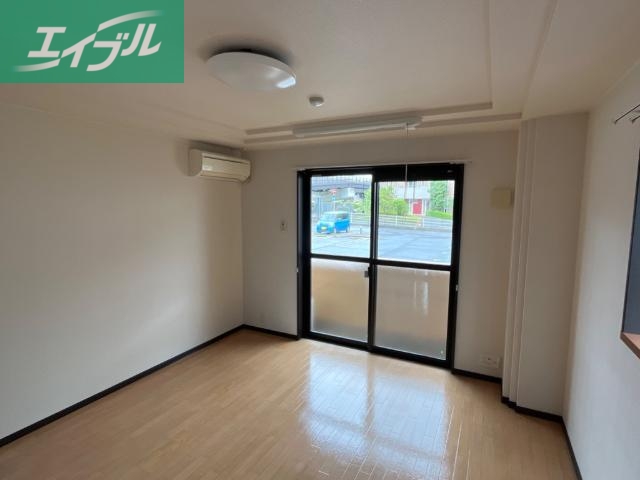 居室・リビング　室内