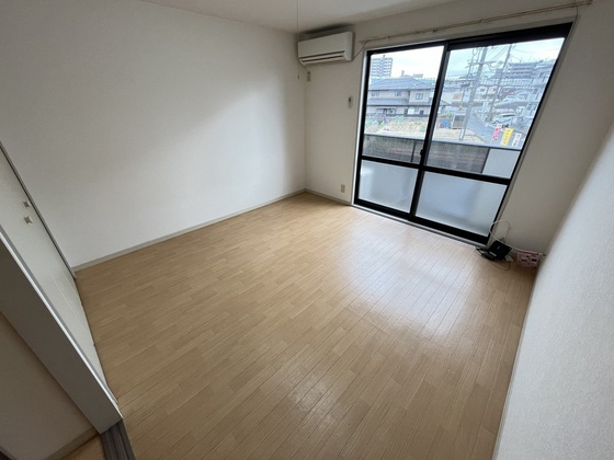 居室・リビング　※別号室のお写真です。