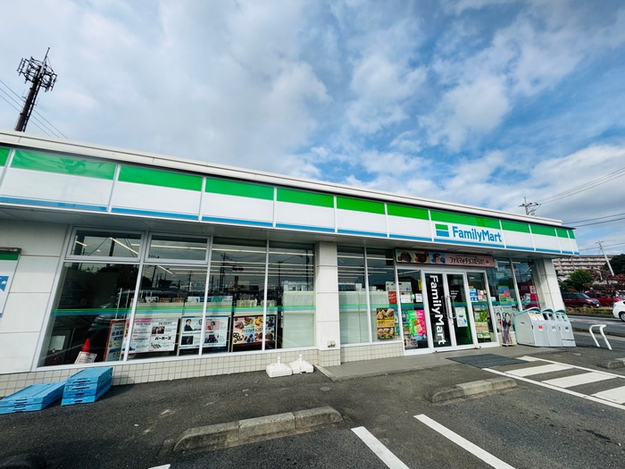 コンビニ　ファミリーマート 寒川宮山店（コンビニ）まで406m