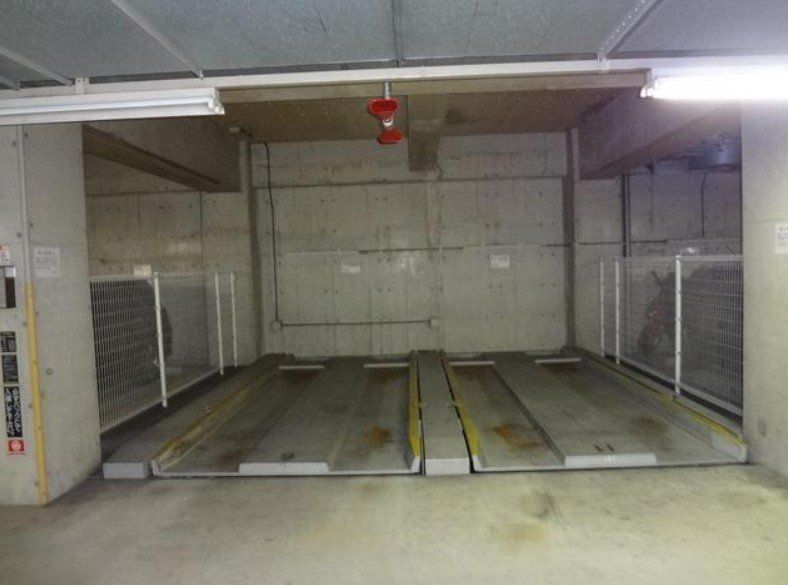 駐車場　エントランス