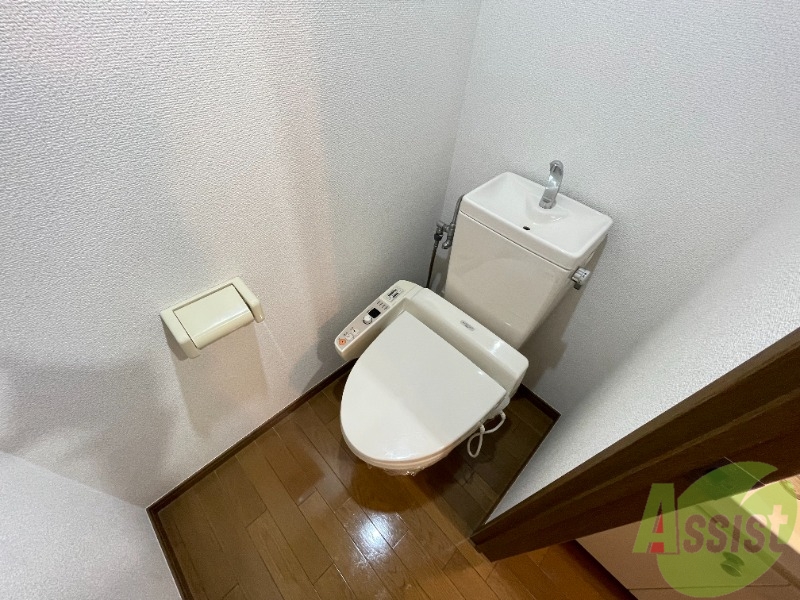 トイレ　トイレは嬉しいウォシュレット付き。快適に過ごせそうですね。