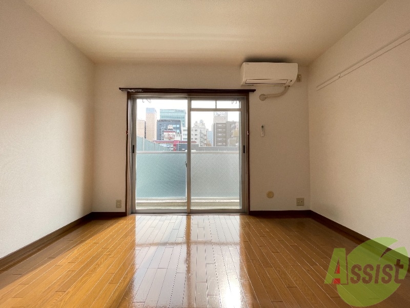 居室・リビング　こちら生活のメインとなる洋室になります。