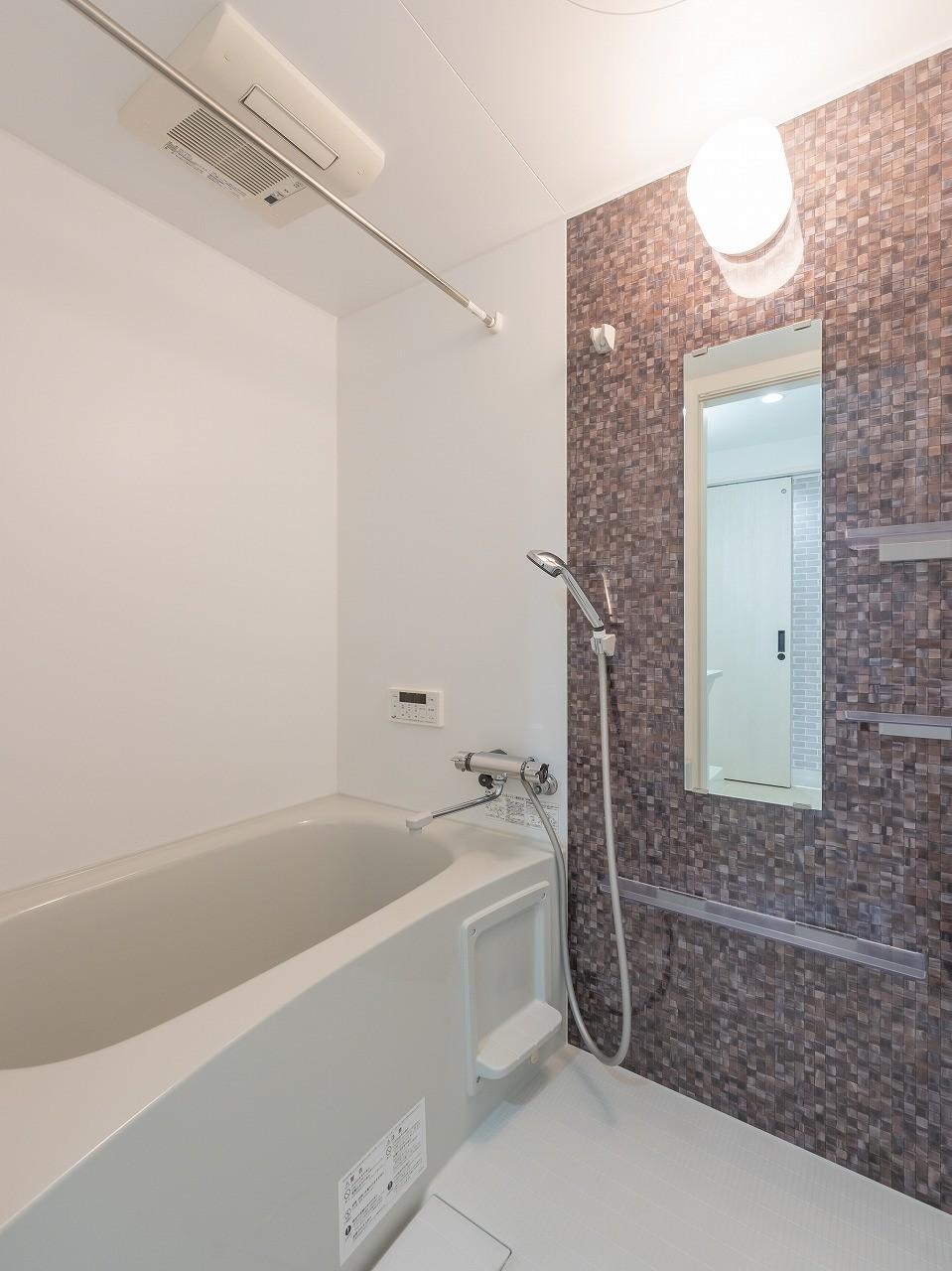 バス・シャワールーム　追い焚き・浴室乾燥付きの設備充実バス