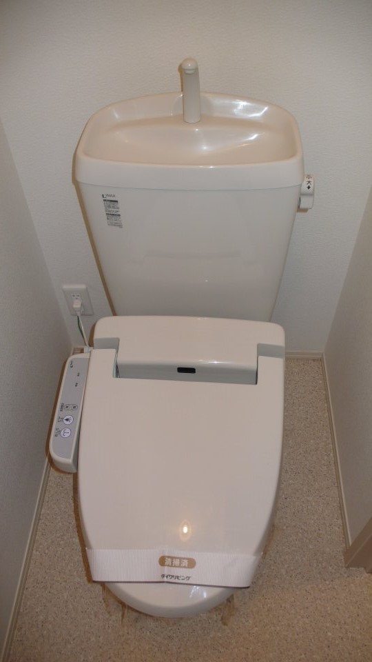 トイレ　温水洗浄便座付トイレ