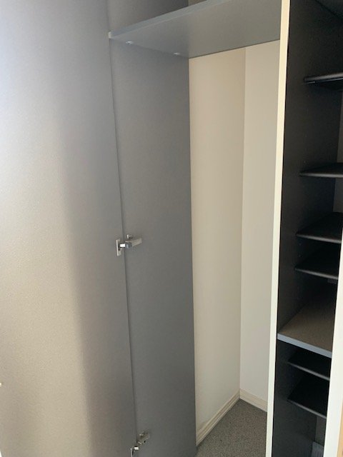 玄関　収納たっぷりの下駄箱付