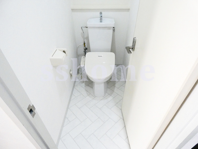 トイレ　温水洗浄便座