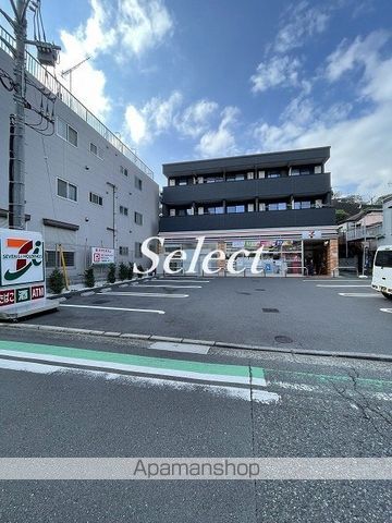 コンビニ　セブンイレブン（コンビニ）まで537m