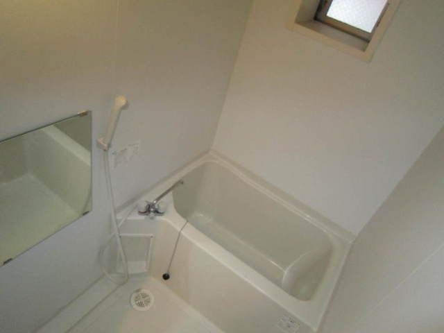 バス・シャワールーム　窓付きバスルーム