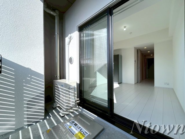 バルコニー　暖かな日差しのふりそそぐバルコニー