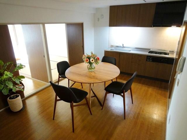 居室・リビング　ＣＧで家具等を配置したもので家具等は含まれません。