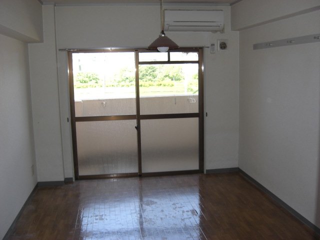 居室・リビング　同物件別号室