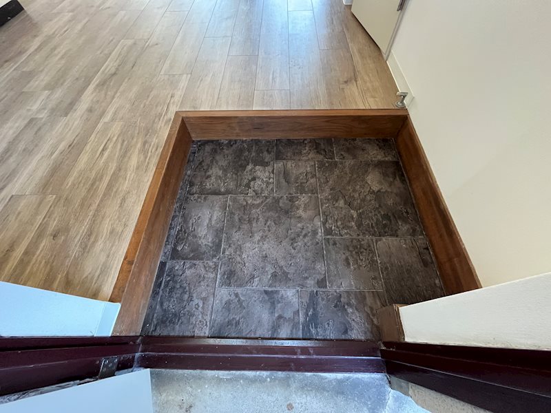 玄関　210号室写真（2024.03.16撮影分）