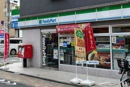 コンビニ　ファミリーマート綾瀬二丁目店（コンビニ）まで130m