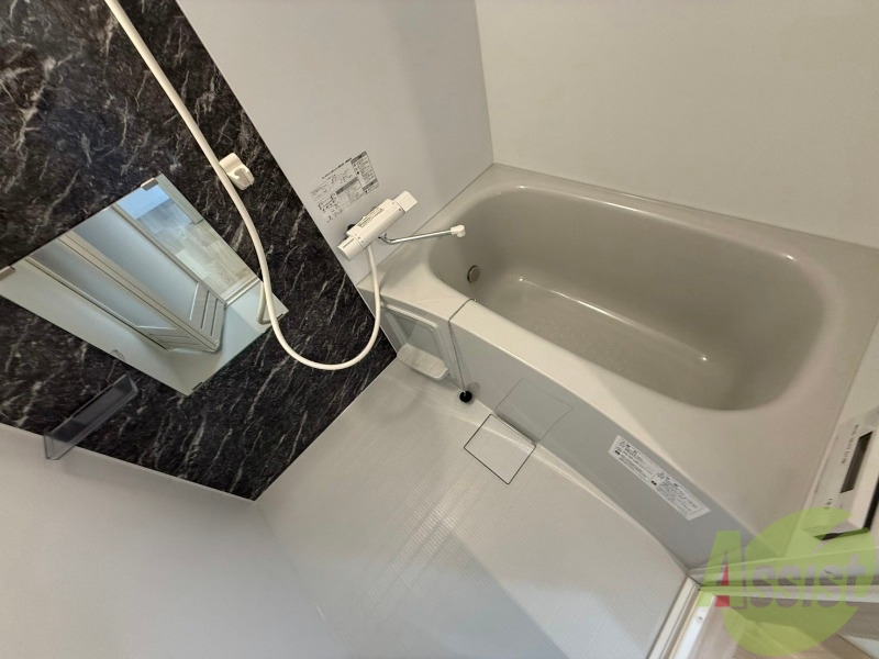 バス・シャワールーム　お風呂になります。一日の疲れを癒してくださいね。