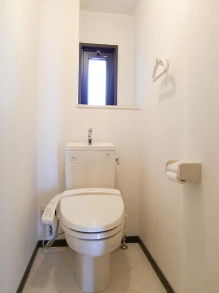 トイレ　ウォシュレット付いてます！