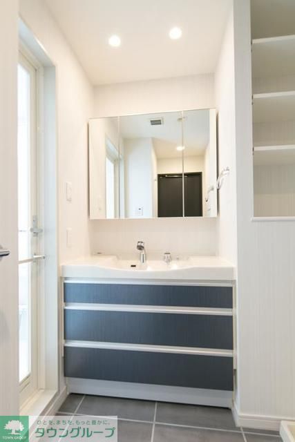 洗面設備　※写真は同タイプ住戸です。